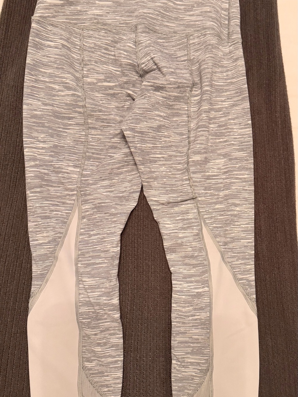 Lululemon grey and white cropped leggings
